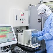 工場案內 | 化妝品OEM企畫制造 株式會社 実正 : 化妝品醫薬部外品のOEMなら、株式會社実正にお任せください。「オリジナルな化妝品を作りたい」というお客樣の熱いお気持ちにお応えできる會社です?；瘖y品醫薬部外品を単に受托制造(OEM)するだけでなく、企畫開発(ODM)から量產制造までを手がけています。
